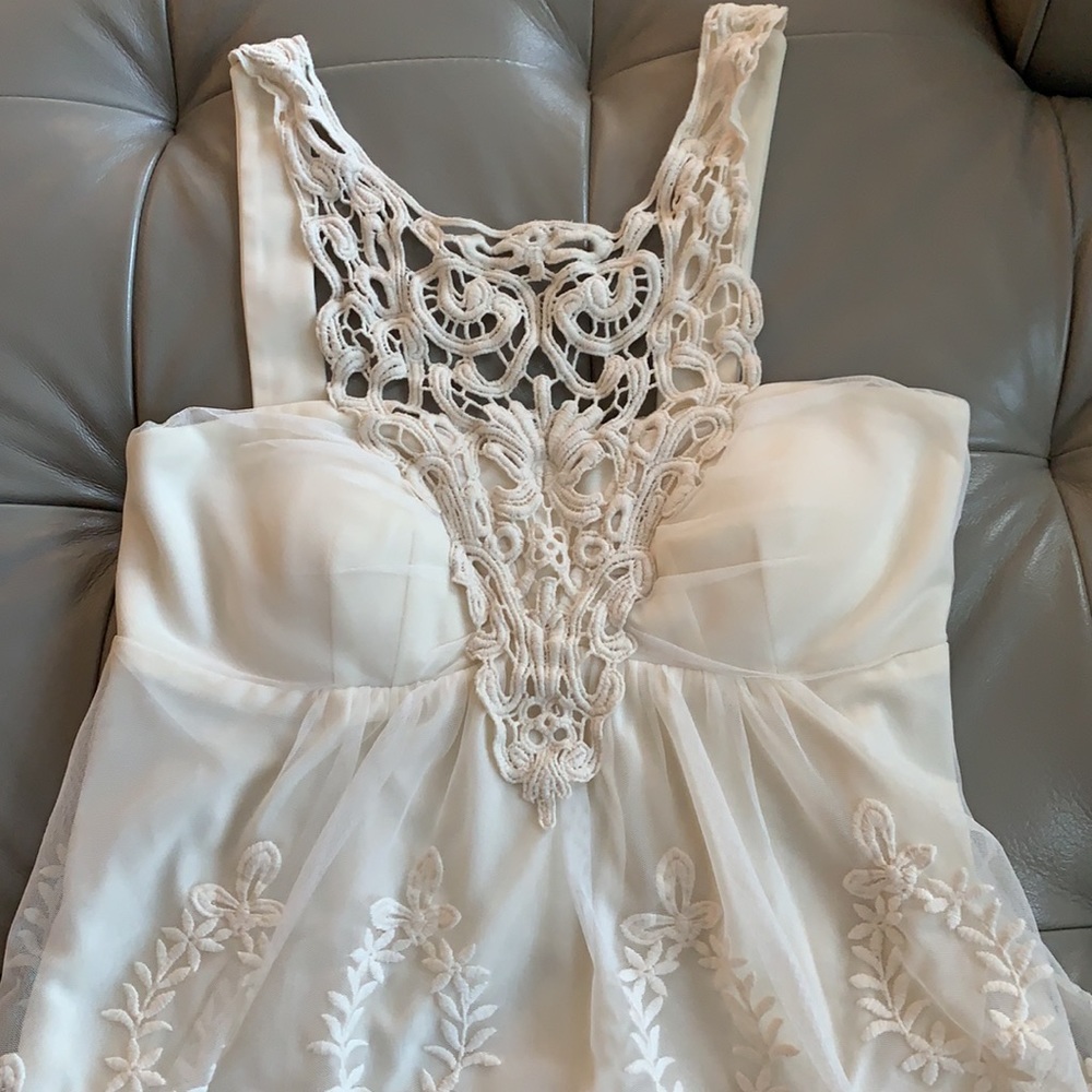 Boston Proper
Crochet Lace Cream Top - Picture 10 of 13
